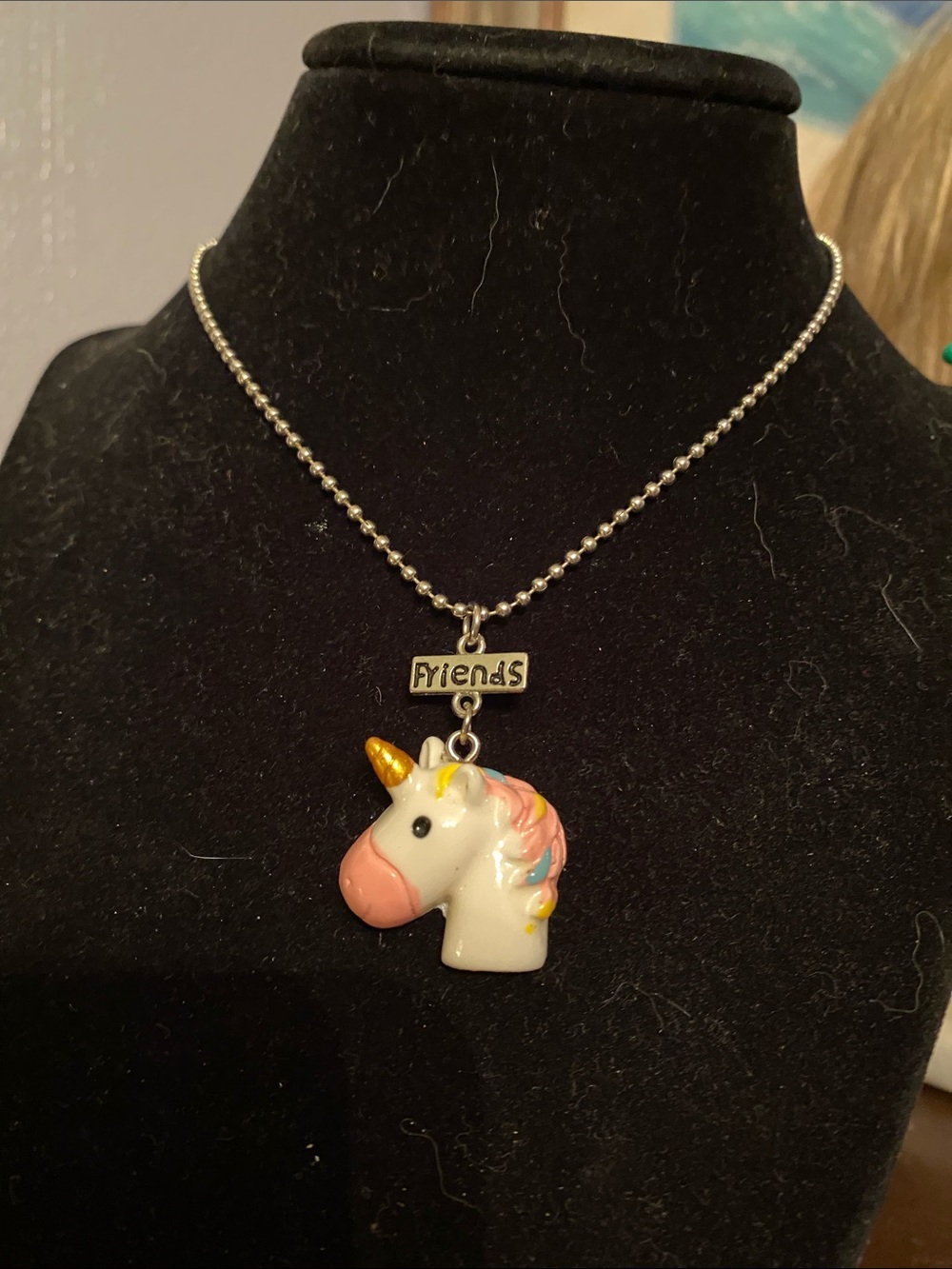 V! Friends Unicorn Necklace Ball Chain Plastic pendant in great condition